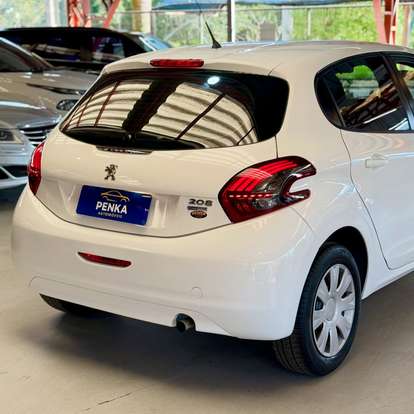 PEUGEOT-208-2017