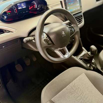 PEUGEOT-208-2017
