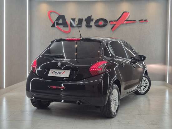 PEUGEOT-208-2018