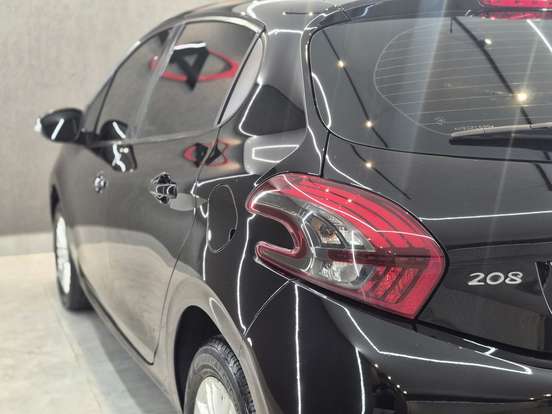 PEUGEOT-208-2018