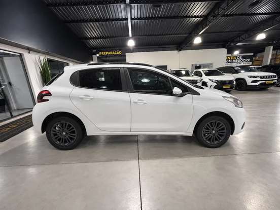 PEUGEOT-208-1.2 ALLURE 12V FLEX 4P MANUAL PEUGEOT-208-2017