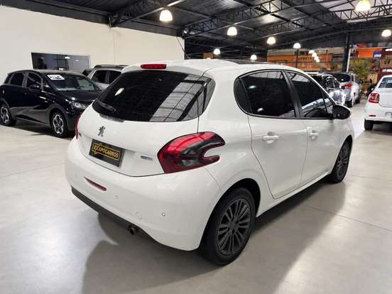 PEUGEOT-208-2017