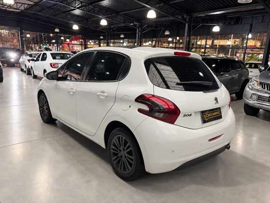 PEUGEOT-208-2017