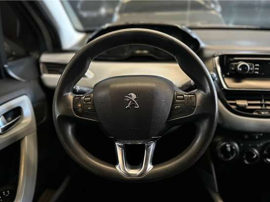 PEUGEOT-208-2015