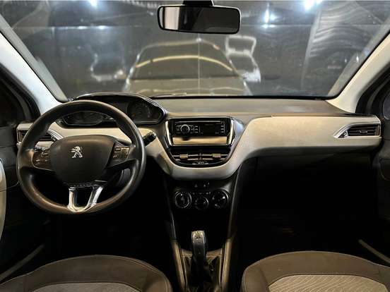 PEUGEOT-208-2015