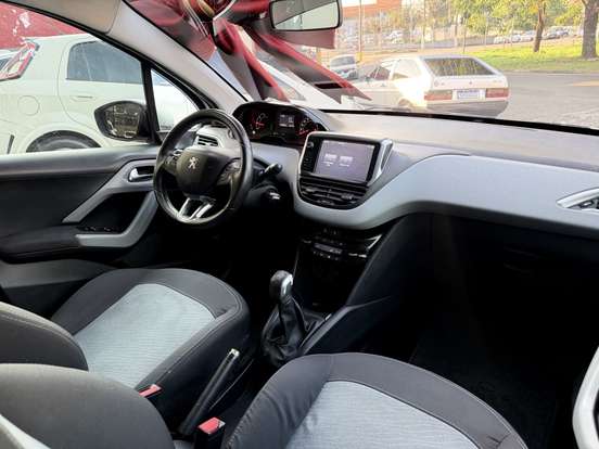 PEUGEOT-208-2015