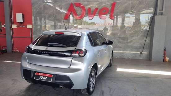 PEUGEOT-208-2021