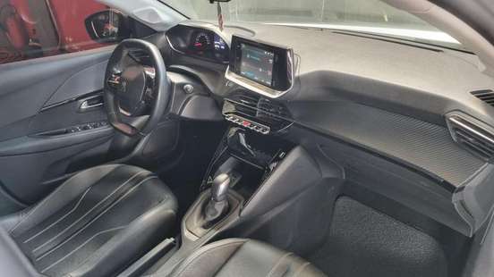 PEUGEOT-208-2021