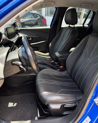PEUGEOT-208-2021