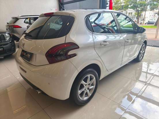 PEUGEOT-208-2016