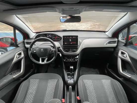 PEUGEOT-208-2018