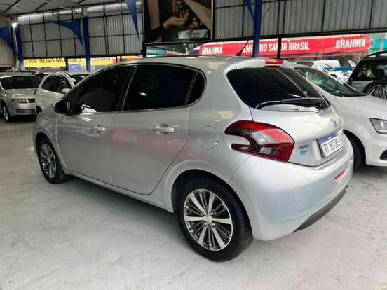 PEUGEOT-208-2018