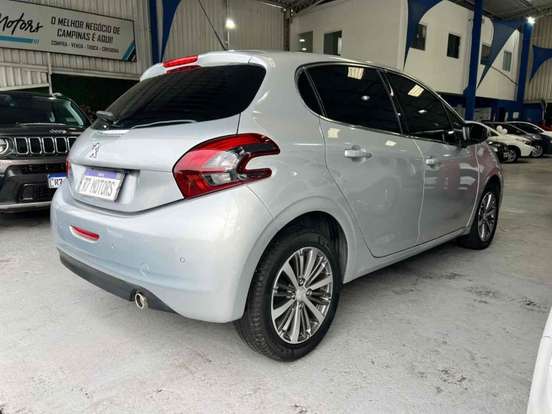PEUGEOT-208-2018
