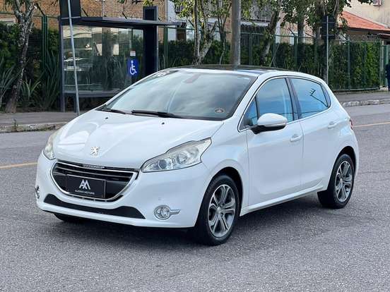 PEUGEOT-208-2015
