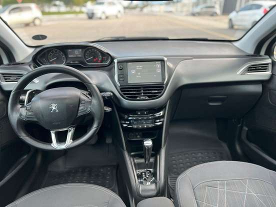 PEUGEOT-208-2015