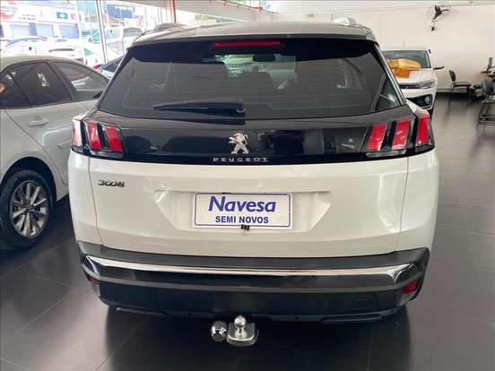 PEUGEOT-3008-2018