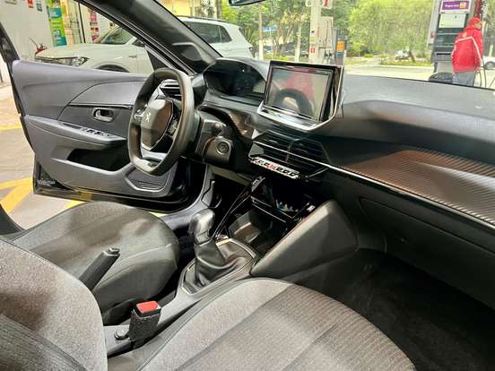 PEUGEOT-208-2023