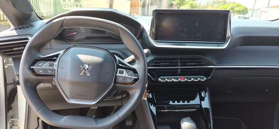PEUGEOT-208-2024