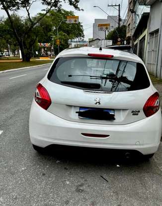 PEUGEOT-208-2015
