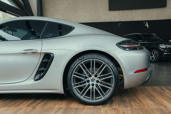 PORSCHE-718-2024