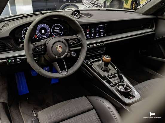 PORSCHE-911-2025