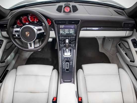 PORSCHE-911-2015