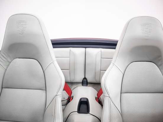 PORSCHE-911-2015