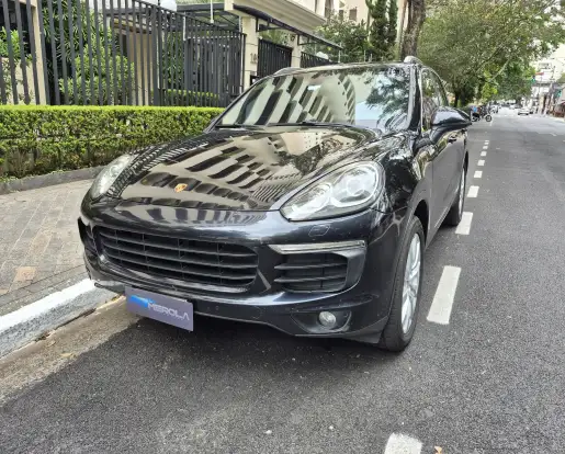 PORSCHE-CAYENNE-2015