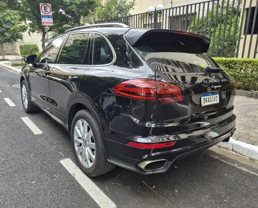 PORSCHE-CAYENNE-2015