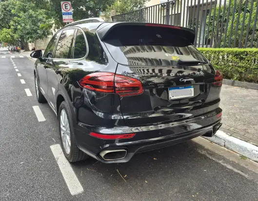 PORSCHE-CAYENNE-2015