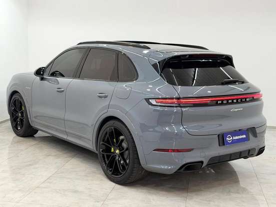 PORSCHE-CAYENNE-2024