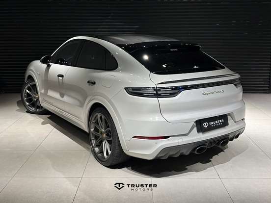 PORSCHE-CAYENNE-2022