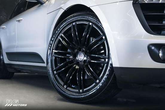 PORSCHE-MACAN-2016