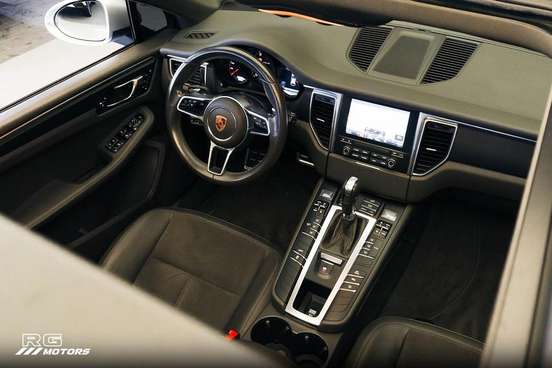 PORSCHE-MACAN-2016