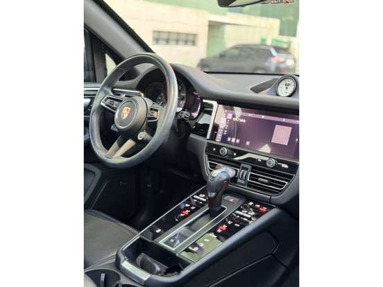 PORSCHE-MACAN-2024