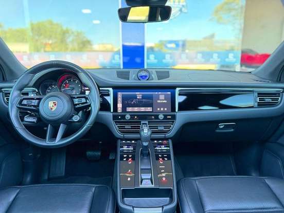 PORSCHE-MACAN-2023