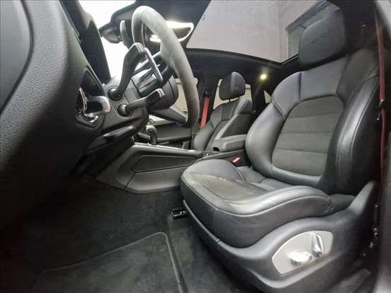 PORSCHE-MACAN-2021