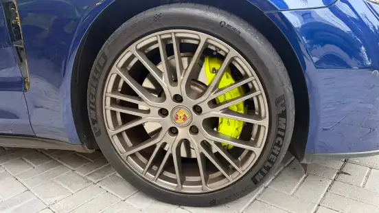PORSCHE-PANAMERA-2023