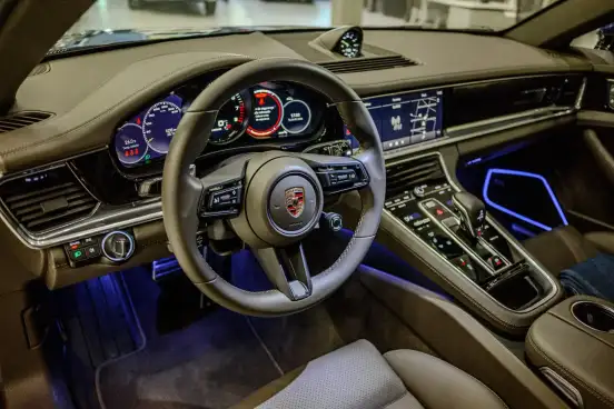 PORSCHE-PANAMERA-2023