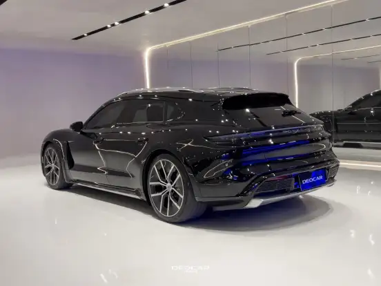 PORSCHE-TAYCAN-2024