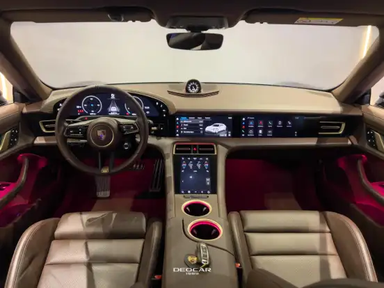 PORSCHE-TAYCAN-2024