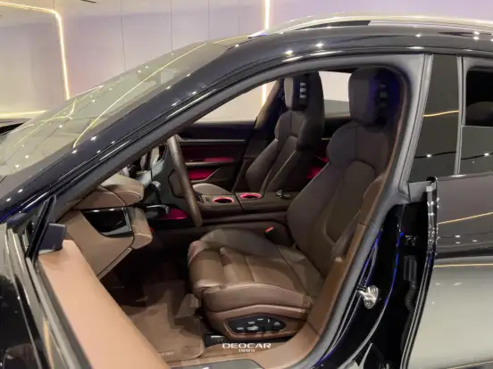 PORSCHE-TAYCAN-2024