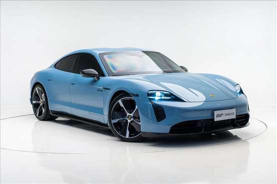PORSCHE-TAYCAN-2021