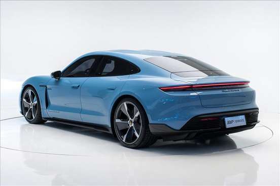 PORSCHE-TAYCAN-2021