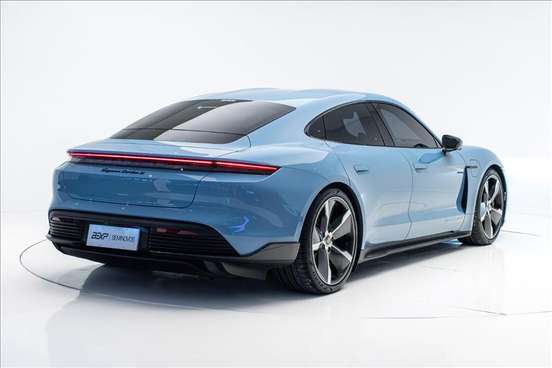 PORSCHE-TAYCAN-2021