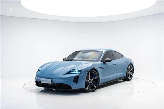 PORSCHE-TAYCAN-2021
