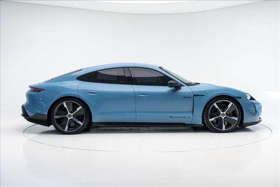 PORSCHE-TAYCAN-2021