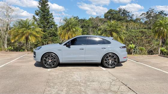 PORSCHE CAYENNE 3.0 V6 E-HYBRID BLACK EDITION COUPÉ AWD TIPTRONIC S