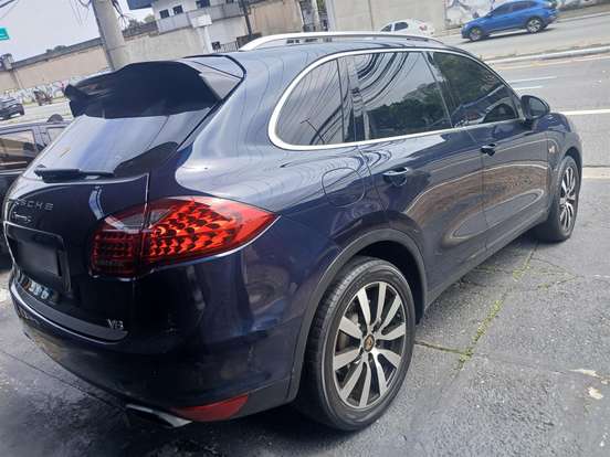 PORSCHE-CAYENNE-2011