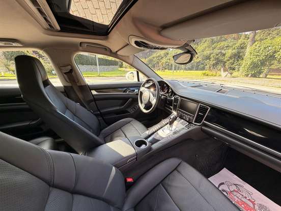 PORSCHE-PANAMERA-2011